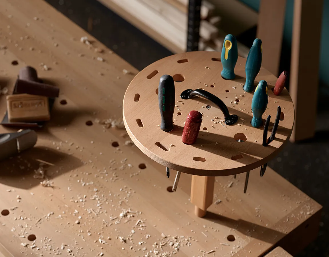 Verktygssnurra i trä